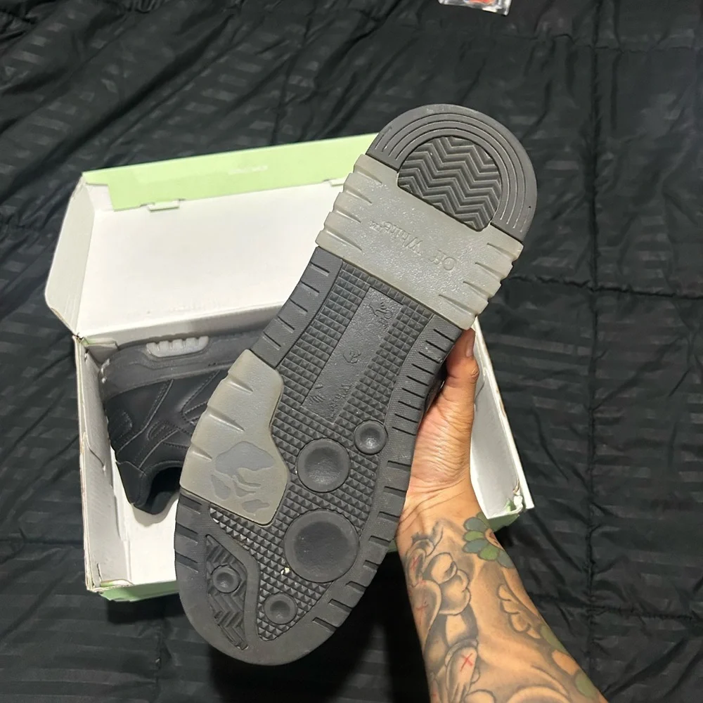 Off-White - Picture 4 of 4